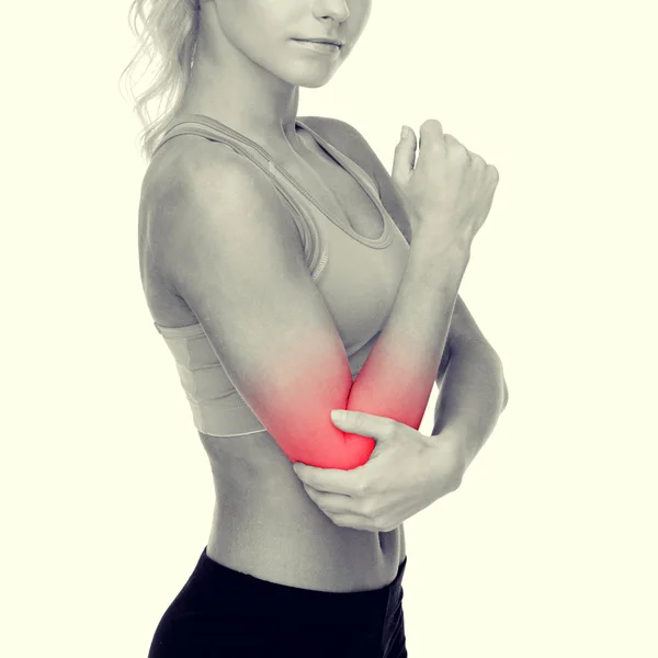 Sportieve vrouw met pijn in elleboog — Stockfoto