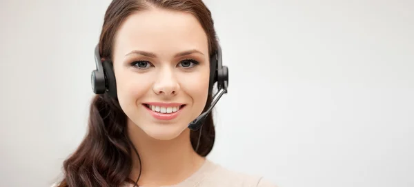 Amigável operador de linha de apoio feminino com fones de ouvido — Fotografia de Stock