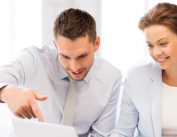 Business team having discussion in office — Stock Photo, Image