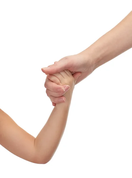 Närbild på kvinnan och liten flicka hand i hand — Stockfoto