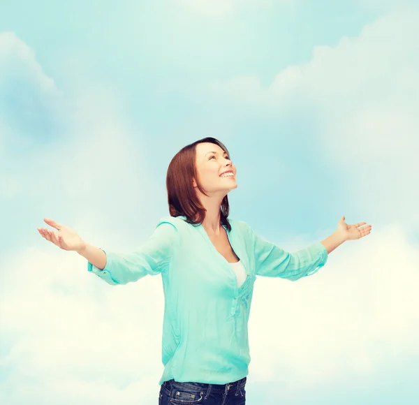 Femme souriante agitant les mains — Photo