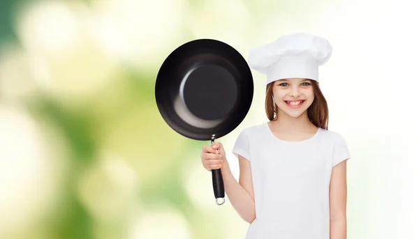 Glimlachend klein meisje in wit blanco t-shirt — Stockfoto