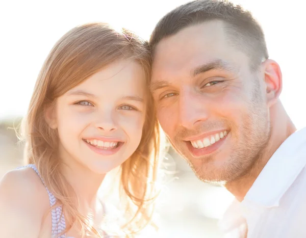 Glad far och barn tjej att ha kul — Stockfoto