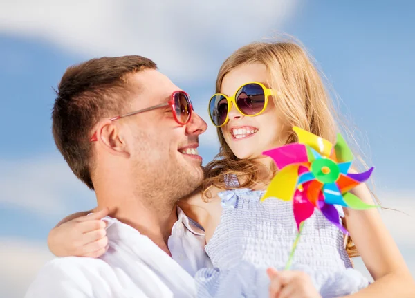 Happy father and child in sunglasses over blue sky — Stock Photo, Image