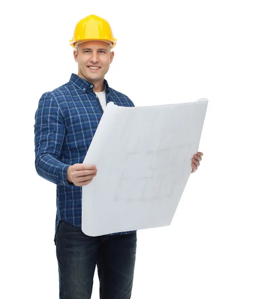 Uśmiechnięty mężczyzna konstruktora w hełm z plan — Zdjęcie stockowe