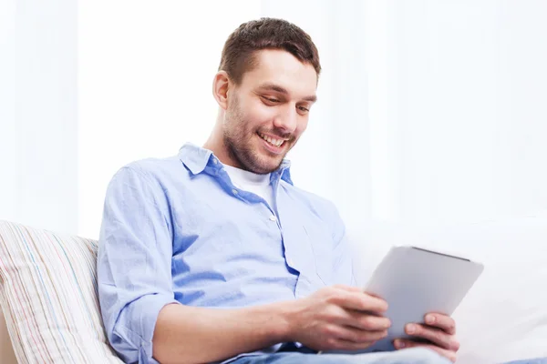 Smiling man with tablet pc and cup at home — Stock Photo, Image