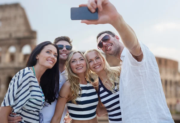 Přátelům selfie s smartphone — Stock fotografie