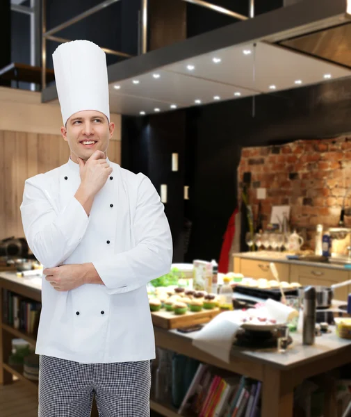 Feliz chef masculino cozinhar pensando — Fotografia de Stock