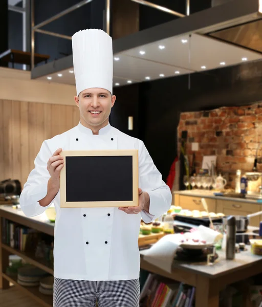 Gelukkig mannelijke chef kok bedrijf leeg menu bestuur — Stockfoto