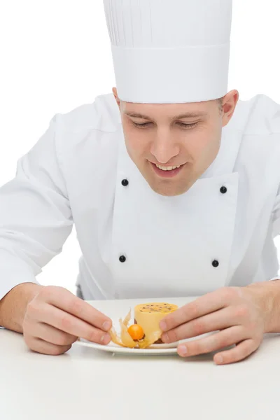 Happy male chef cook decorating dessert — Stock Photo, Image