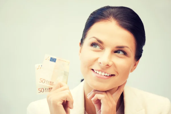 Mooie vrouw met euro contant geld — Stockfoto