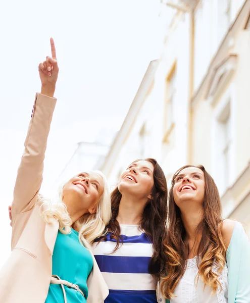 Beautiful girls looking at something in the city — Stock Photo, Image