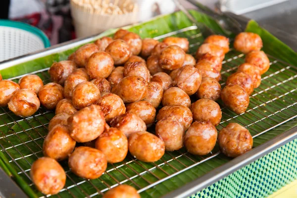 Fried meatballs sale at street market — Stock Photo, Image