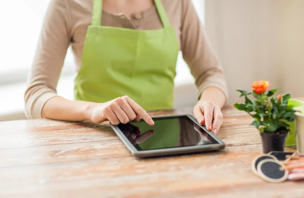 Close up of woman or gardener with tablet pc — Stock Photo, Image