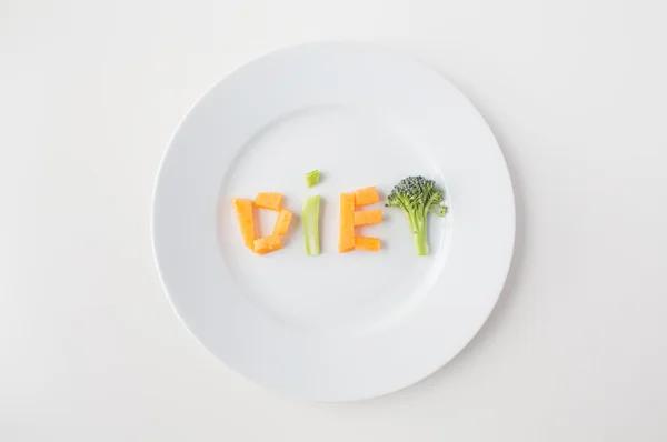 与蔬菜的饮食字母板的特写 — 图库照片