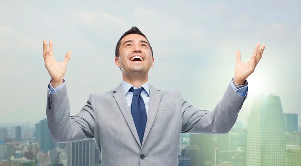 Feliz hombre de negocios riendo en traje —  Fotos de Stock