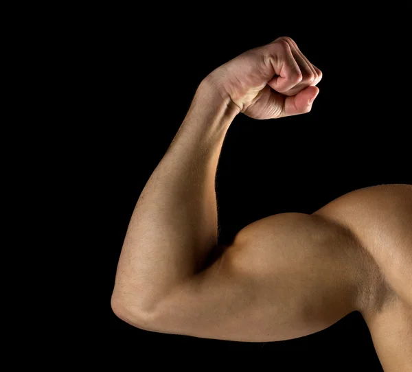 Zamknij się młody człowiek Wyświetlono biceps — Zdjęcie stockowe