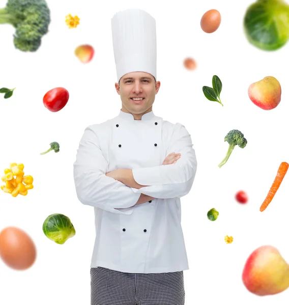 Gelukkig mannelijke chef-kok koken met gekruiste handen — Stockfoto