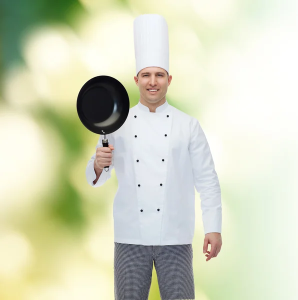 快乐的男性厨师厨师拿着煎锅 — 图库照片