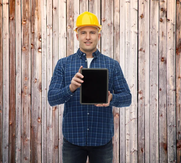 Costruttore maschio sorridente in casco con tablet pc — Foto Stock