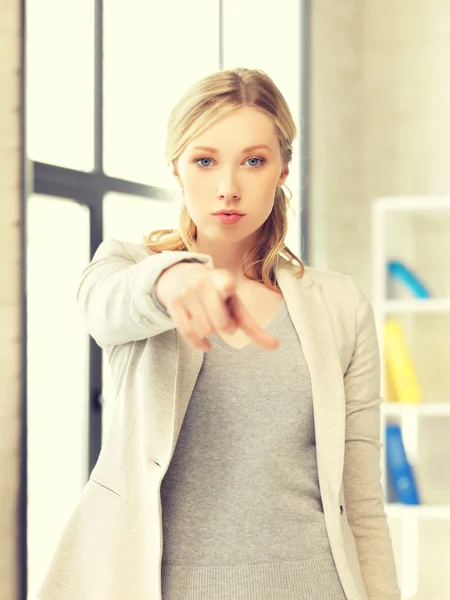 Zakenvrouw haar vinger — Stockfoto