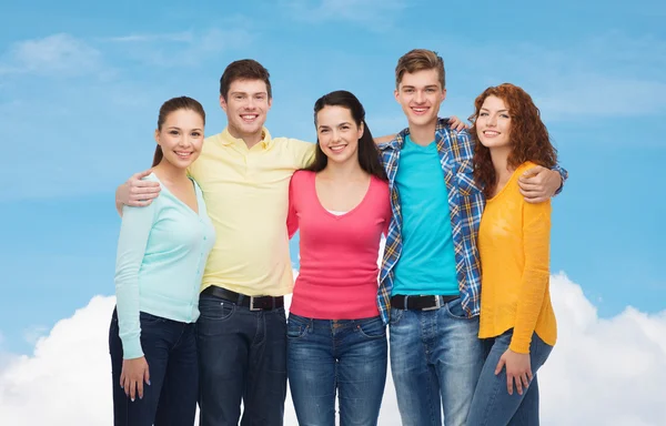 Grupo de adolescentes sorridentes — Fotografia de Stock