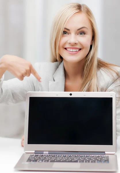 Businesswoman with laptop computer — Stock Photo, Image