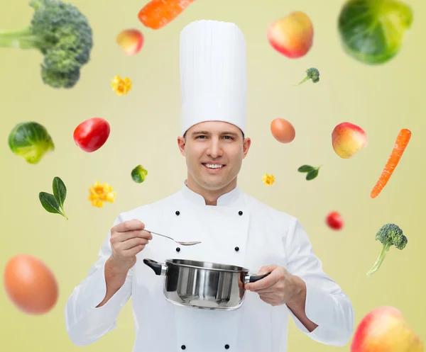 Cuoco felice maschio con pentola e cucchiaio — Foto Stock