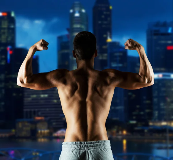 Young man or bodybuilder showing biceps — Stock Photo, Image