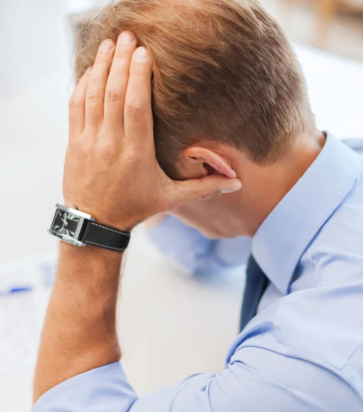 Empresario estresado en el trabajo — Foto de Stock