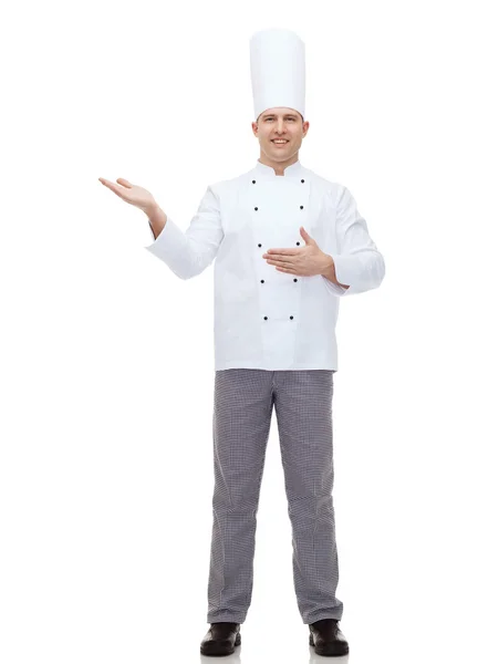 Šťastný muž šéfkuchaře vařit, zve — Stock fotografie