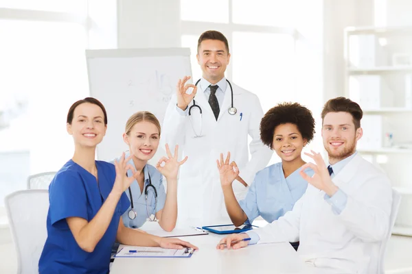 Group of doctors on presentation at hospital — Stock Photo, Image