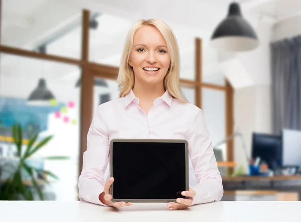 Empresária sorridente ou estudante com tablet pc — Fotografia de Stock