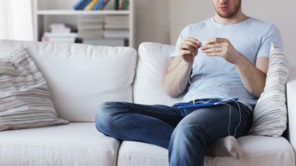 Close up of man with tablet pc and earphones — Stock Video