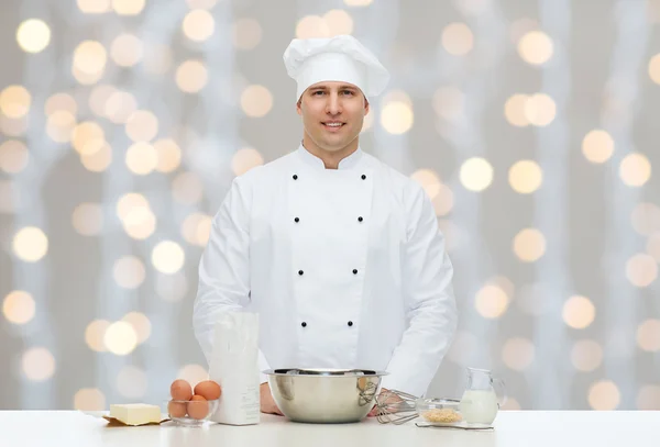 Cocinero macho feliz hornear — Foto de Stock