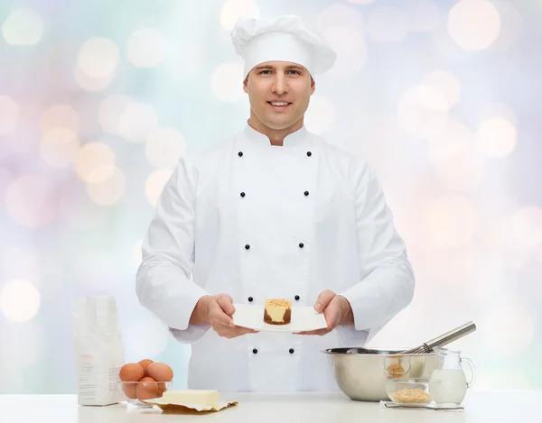 Zadowolony mężczyzna kucharz do pieczenia — Zdjęcie stockowe