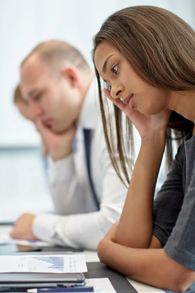 Gente de negocios que tiene problemas en la oficina — Foto de Stock