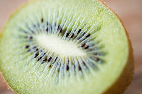 Close up of ripe kiwi slice on table — Stock Photo, Image