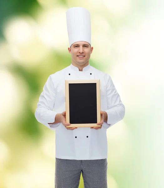 Chef feliz cozinheiro masculino segurando placa de menu em branco — Fotografia de Stock