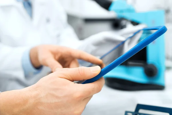 Close up of scientists hands with tablet pc in lab — Stock Photo, Image