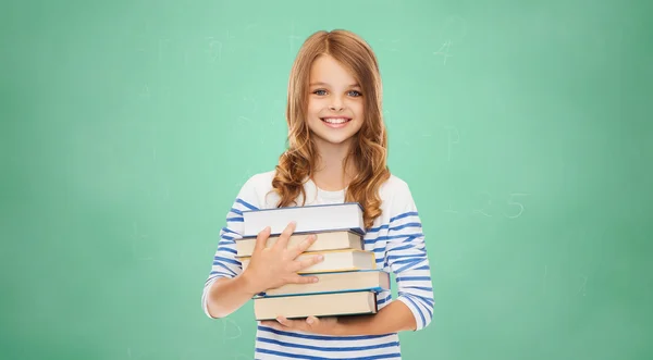 Heureuse petite étudiante avec beaucoup de livres — Photo