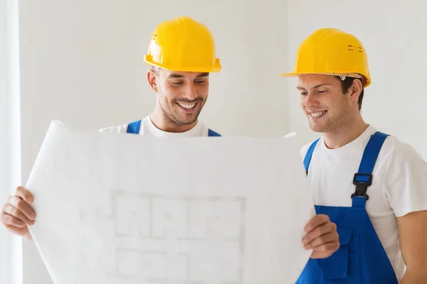 Group of builders with blueprint — Stock Photo, Image