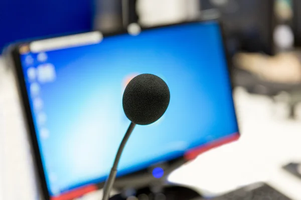 Mikrofon im Tonstudio oder Radiosender — Stockfoto