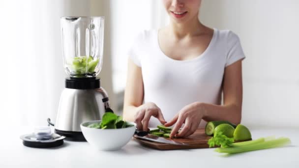 Smiling woman with blender and green vegetables — Stock Video