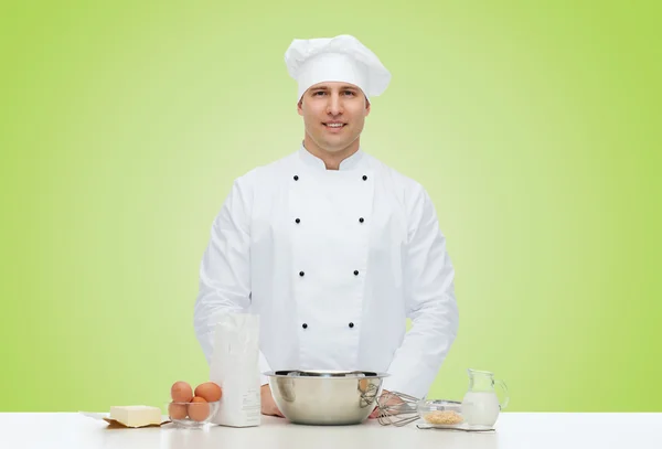 Cocinero macho feliz hornear — Foto de Stock