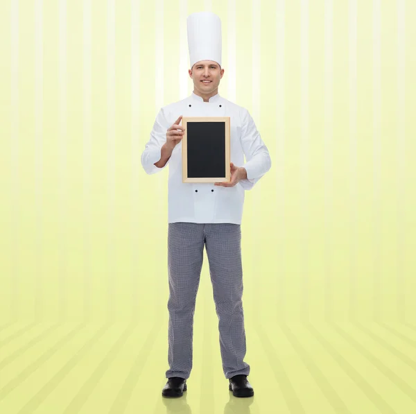 Chef feliz cozinheiro masculino segurando placa de menu em branco — Fotografia de Stock
