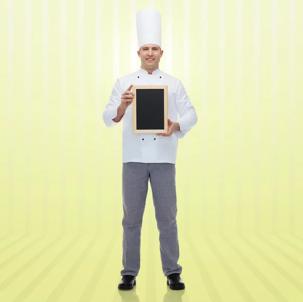 Cocinero macho feliz celebración tablero de menú en blanco — Foto de Stock