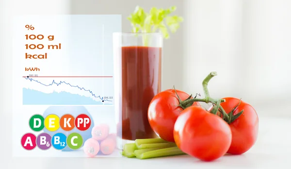 Close up of fresh juice and vegetables on table — Stock Photo, Image