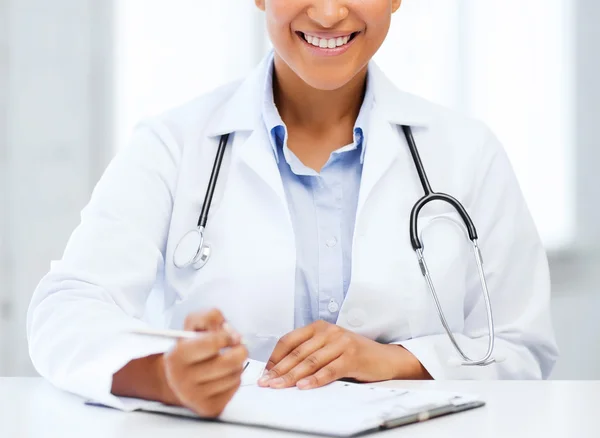 Female doctor writing prescription — Stock Photo, Image