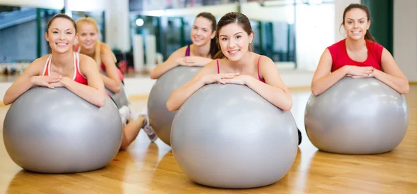 Group of people working out in pilates class — Stock Photo, Image